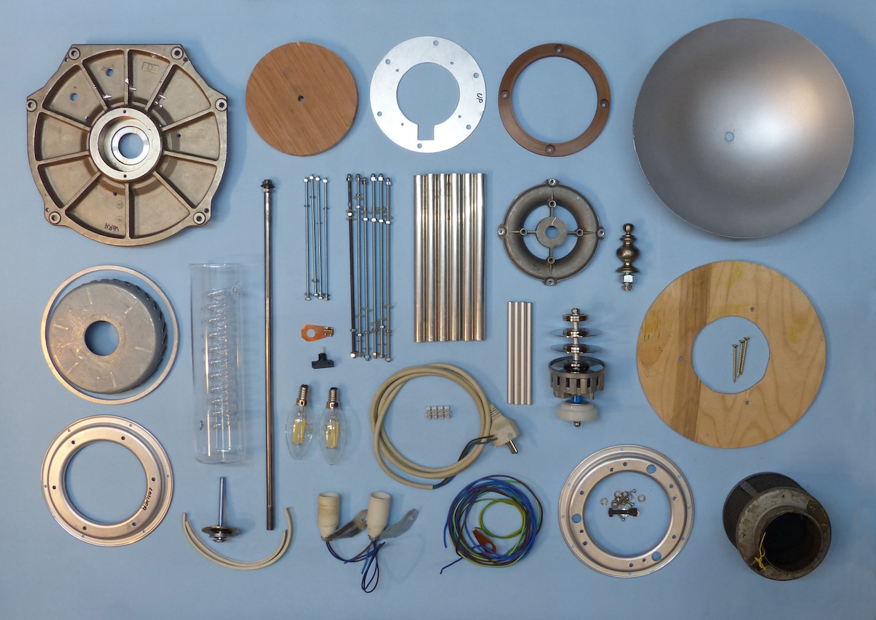 Steampunk Lamp 100 parts.jpg